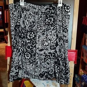 Nine West Black & White Floral Short Lined Skirt